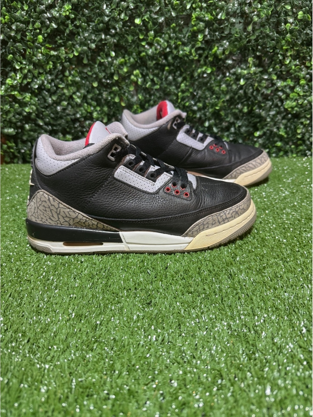 Air Jordan 3 Retro “Black Cement” – Size 7Y / 8.5 Women’s